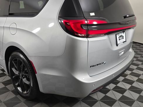 New 2026 Chrysler Pacifica Select w/ S Appearance Package image 13