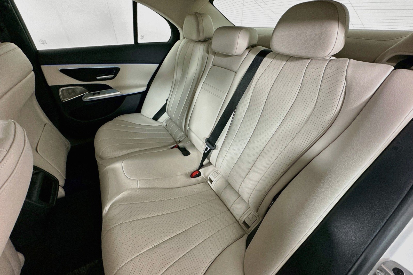 Used 2024 Mercedes-Benz E 450 4MATIC Sedan w/ Winter Package image 9