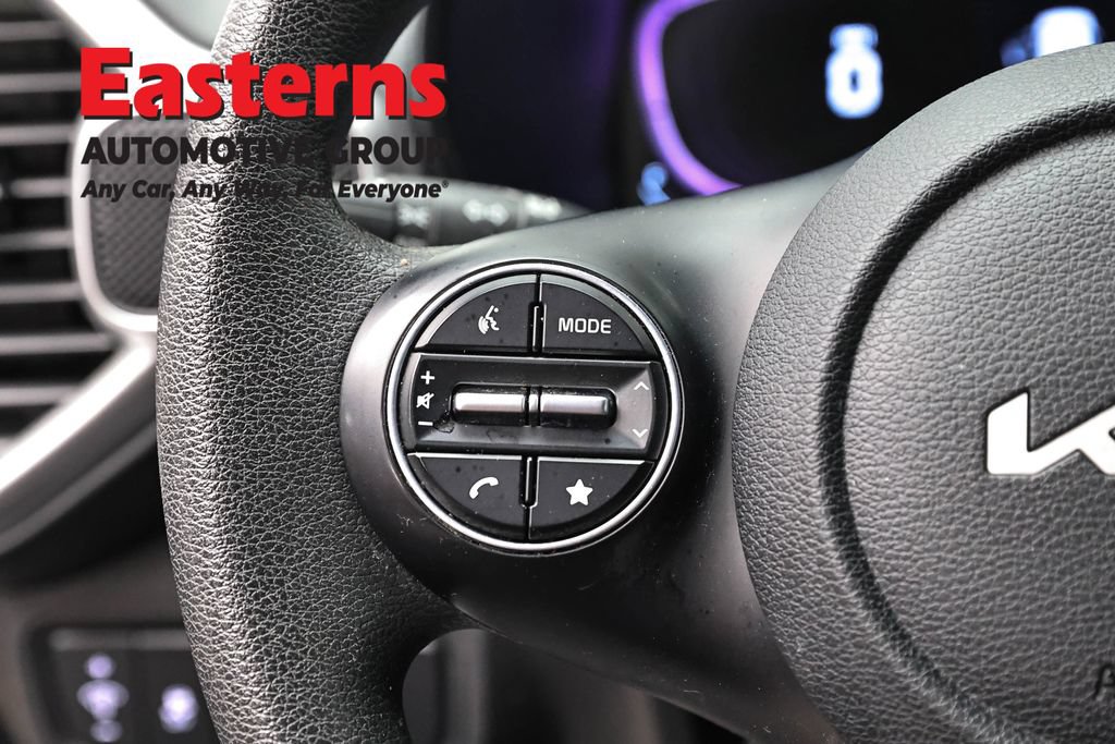 Used 2023 Kia Soul LX w/ LX Technology Package FWD image 16