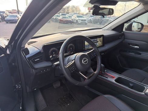 Used 2025 Nissan Kicks SR w/ SR Premium Package image 4