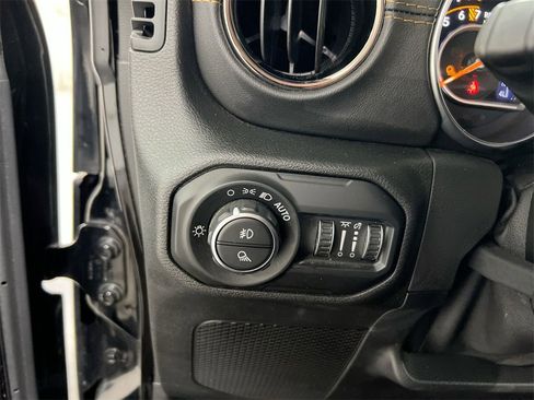 Used 2021 Jeep Gladiator Overland image 18