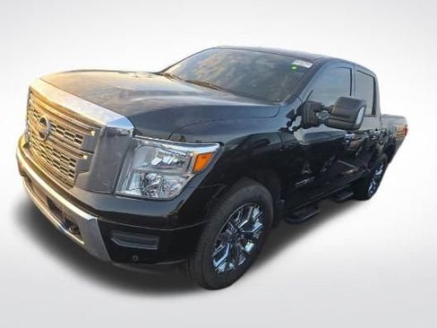 Used 2023 Nissan Titan SV w/ SV Convenience Package AWD/4WD image 3