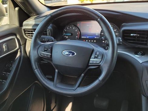 Used 2020 Ford Explorer XLT image 34