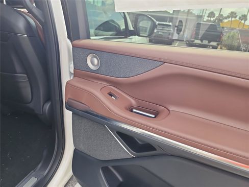New 2026 Lincoln Navigator Reserve AWD/4WD image 21