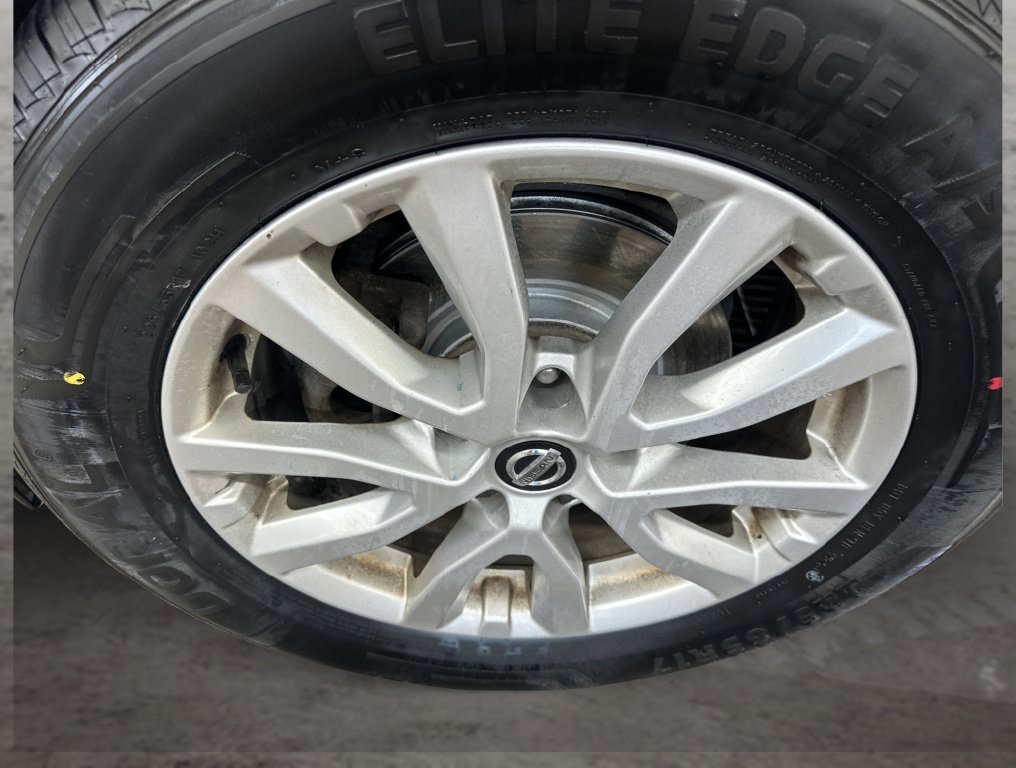 Used 2018 Nissan Rogue SV w/ Premium Package AWD/4WD image 18