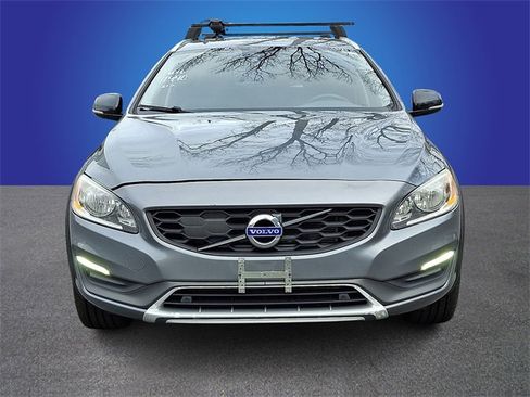 Used 2016 Volvo V60 T5 Cross Country w/ Convenience Package image 2
