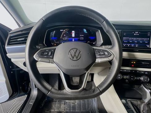 Used 2023 Volkswagen Jetta SE w/ Panoramic Sunroof Package image 16