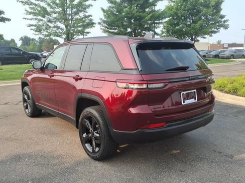 Certified 2024 Jeep Grand Cherokee Altitude AWD/4WD image 6