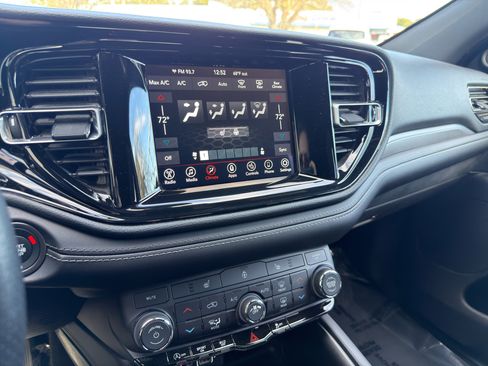 Used 2023 Dodge Durango SXT image 14