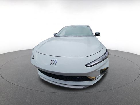 Used 2025 Buick Envista Sport Touring image 2