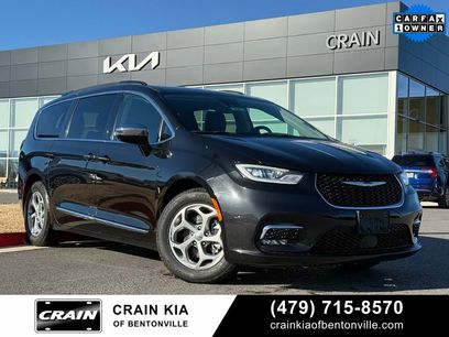 Used 2023 Chrysler Pacifica Limited