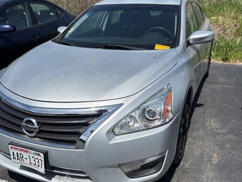 Used 2014 Nissan Altima 2.5 S FWD image 2