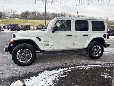 Used 2023 Jeep Wrangler Sahara w/ Cold Weather Group image 7
