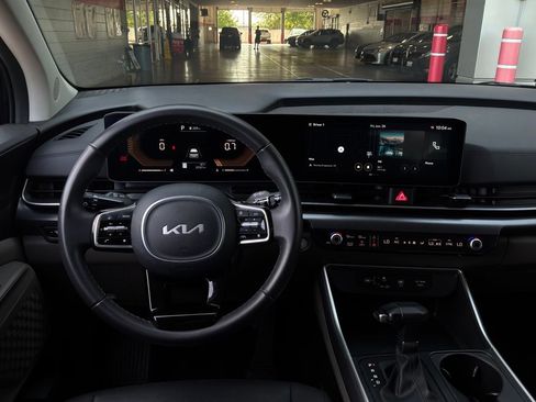 Used 2026 Kia Carnival FWD image 15
