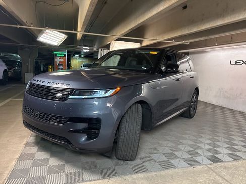 Used 2024 Land Rover Range Rover Sport SE image 3