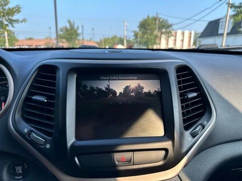 Used 2016 Jeep Cherokee Limited AWD/4WD image 37