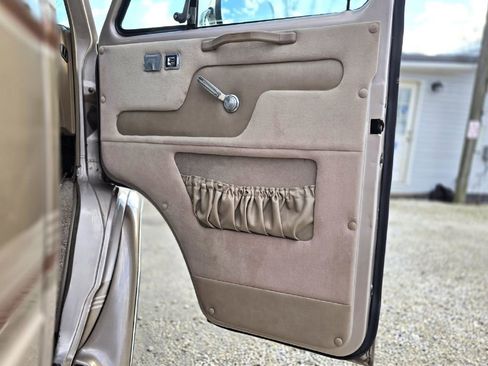 Used 1994 Chevrolet G20 image 22