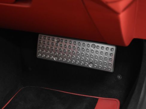 Certified 2025 Ferrari Roma Spider RWD image 30