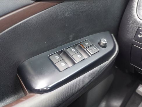 Used 2019 Toyota Highlander LE FWD image 13