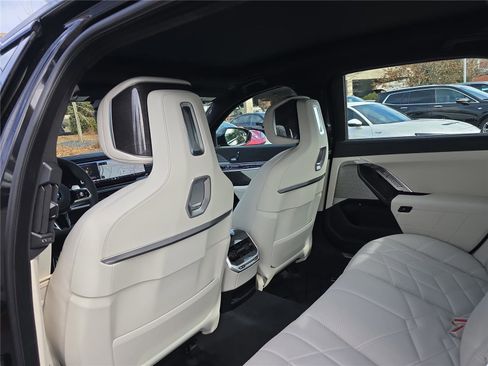 New 2026 BMW 740i xDrive image 17