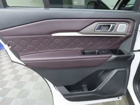 Used 2025 Ford Explorer Platinum w/ LUX Leather Package AWD/4WD image 71