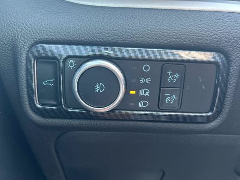 Used 2024 Ford Explorer XLT w/ Equipment Group 202A AWD/4WD image 10