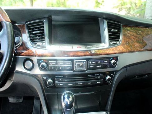 Used 2014 Hyundai Equus Signature image 17