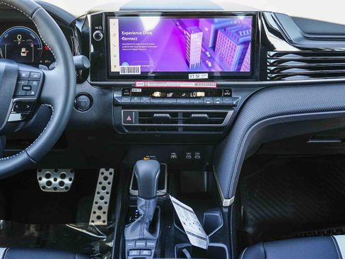 New 2026 Toyota Camry Hybrid FWD image 15