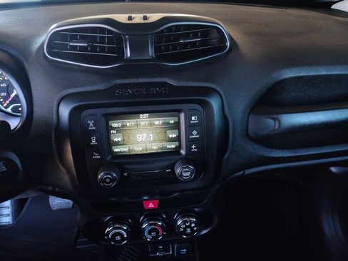 Used 2016 Jeep Renegade Latitude image 7