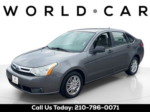 Used 2010 Ford Focus SE image 3