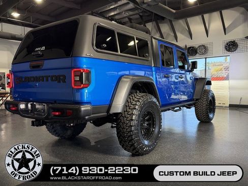 Used 2024 Jeep Gladiator Rubicon w/ Technology Group AWD/4WD image 32