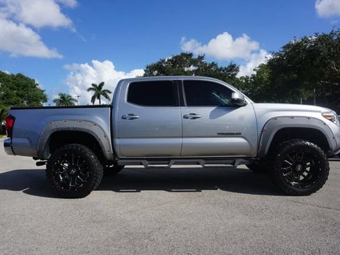 Used 2018 Toyota Tacoma SR5 RWD image 22