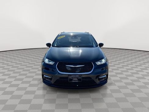 Used 2022 Chrysler Pacifica Touring-L image 3