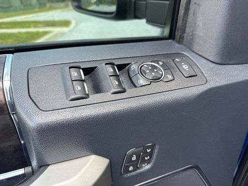 Used 2022 Ford F250 Lariat w/ Black Appearance Package AWD/4WD image 15
