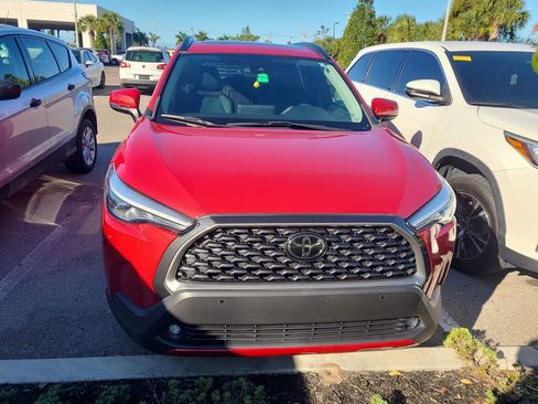 Used 2022 Toyota Corolla Cross XLE image 5