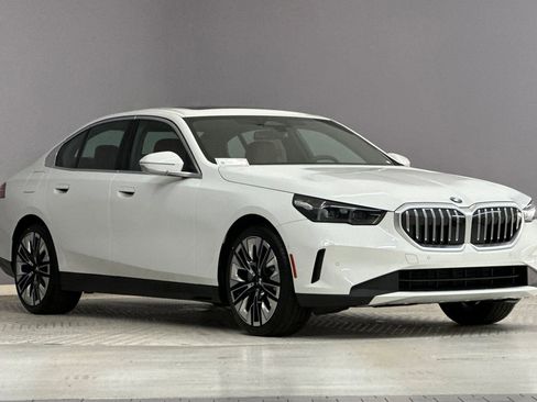New 2026 BMW 530i RWD image 6