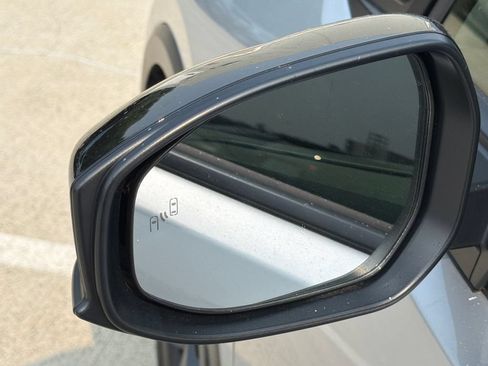 Used 2025 Toyota Prius LE FWD image 16
