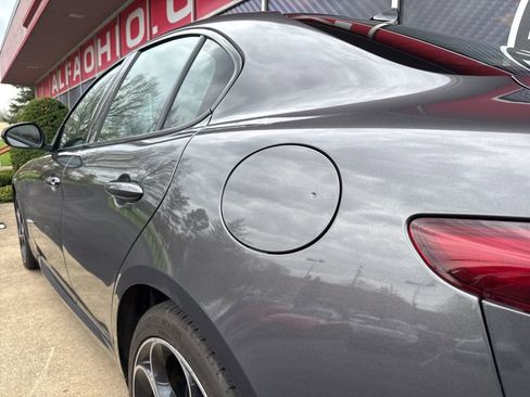 Used 2022 Alfa Romeo Giulia Veloce AWD/4WD image 14
