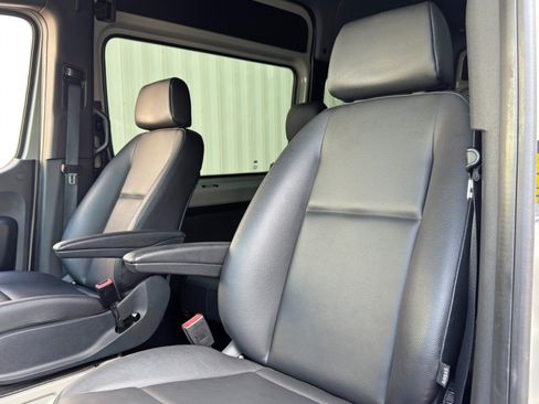 Used 2022 Mercedes-Benz Sprinter 2500 image 31