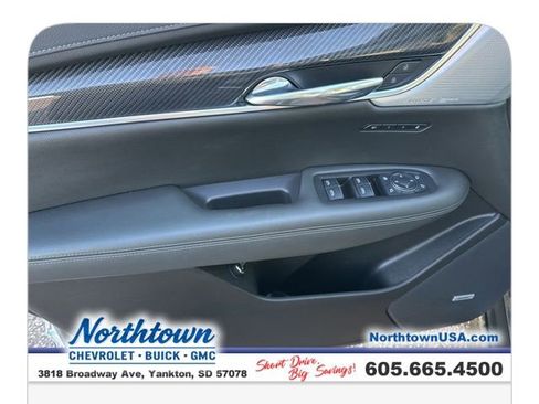 Used 2024 Cadillac XT6 Sport image 11