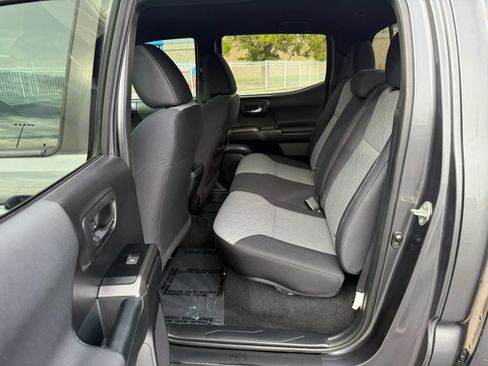 Used 2020 Toyota Tacoma TRD Sport w/ Technology Package AWD/4WD image 16
