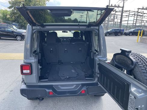 Certified 2020 Jeep Wrangler Unlimited Sahara w/ Cold Weather Group AWD/4WD image 13