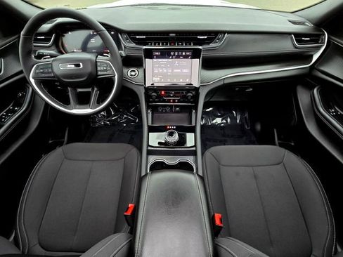 Used 2025 Jeep Grand Cherokee Laredo X w/ Luxury Tech Group I image 10