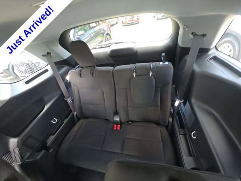 Used 2023 Ford Explorer XLT RWD image 8