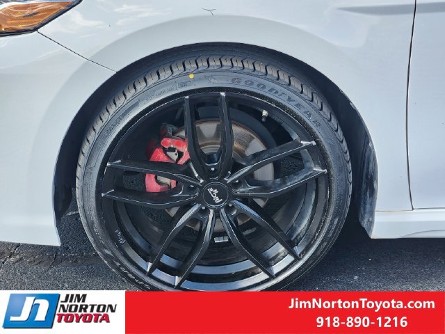 Used 2018 Toyota Camry SE w/ Moonroof Package FWD image 13