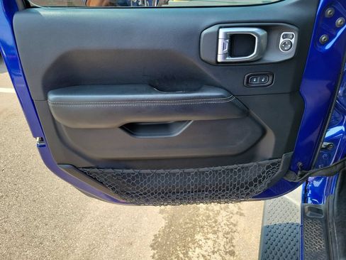 Used 2018 Jeep Wrangler Unlimited Sahara AWD/4WD image 26