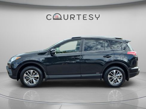 Used 2016 Toyota RAV4 XLE w/ Convenience Package image 2