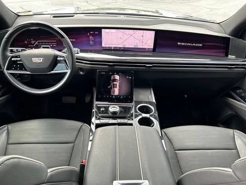Used 2025 Cadillac Escalade Sport w/ Touring Package AWD/4WD image 17