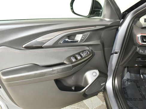 Used 2021 Chevrolet TrailBlazer RS w/ Sun and Liftgate Package image 36