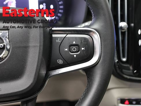 Used 2023 Volvo XC40 B5 Plus AWD/4WD image 16